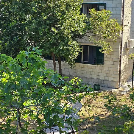 Garden House Тучепи
